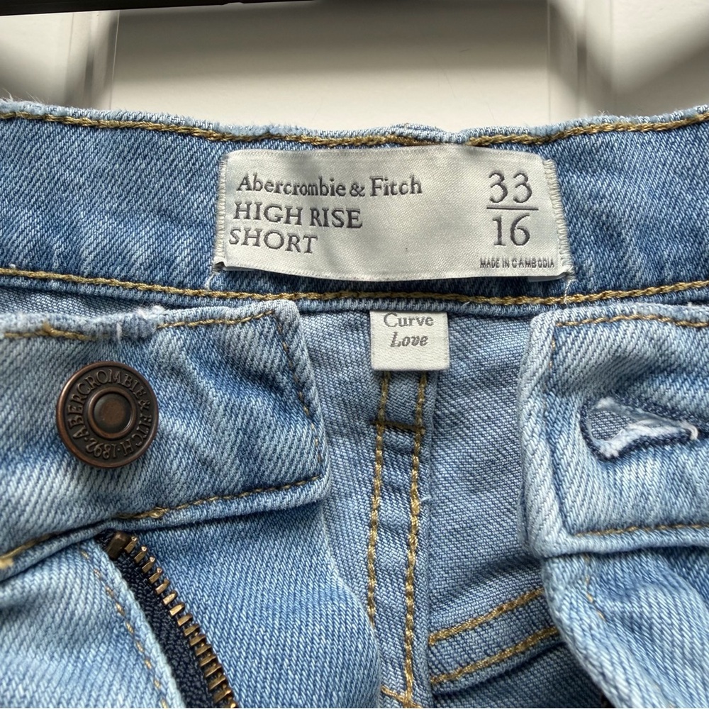 ABERCROMBIE & FITCH CURVE LOVE HIGH RISE MED WASH DISTRESSED DENIM SHORTS 33/16 - Picture 6 of 13